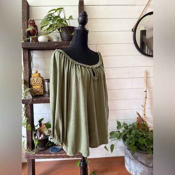 Max Studio: Olive Green BoHo Blouse with Keyhole Neckline and Ruffle Trim - Picture 9 of 16